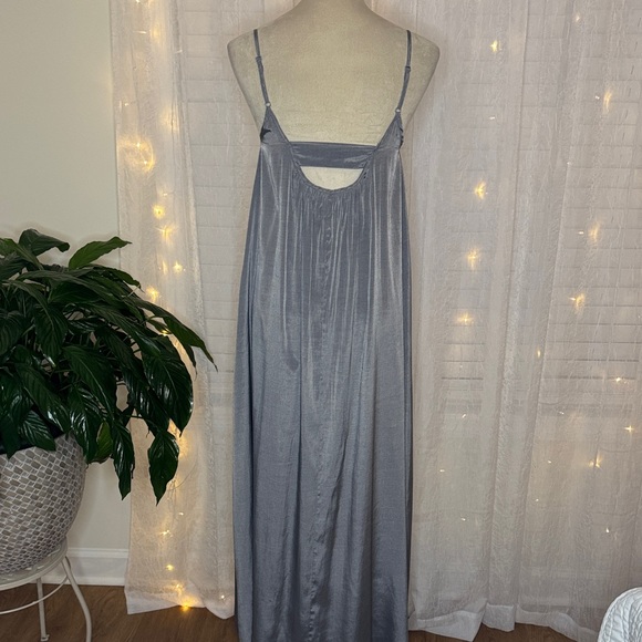 Chic Silver Maxi Dress - Picture 4 of 4